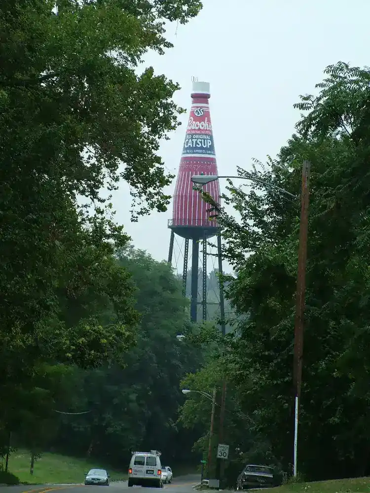 The giant catsup bottle along historic Route 66, a beloved roadside attraction